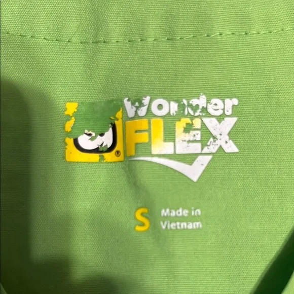 WonderWink Green Relaxed Short Sleeve Top - Picture 2 of 2